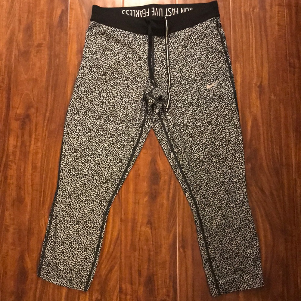 NIKE WORKOUT LEGGINGS